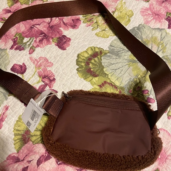 Lululemon fleece beltbag NWT brown - Picture 2 of 7